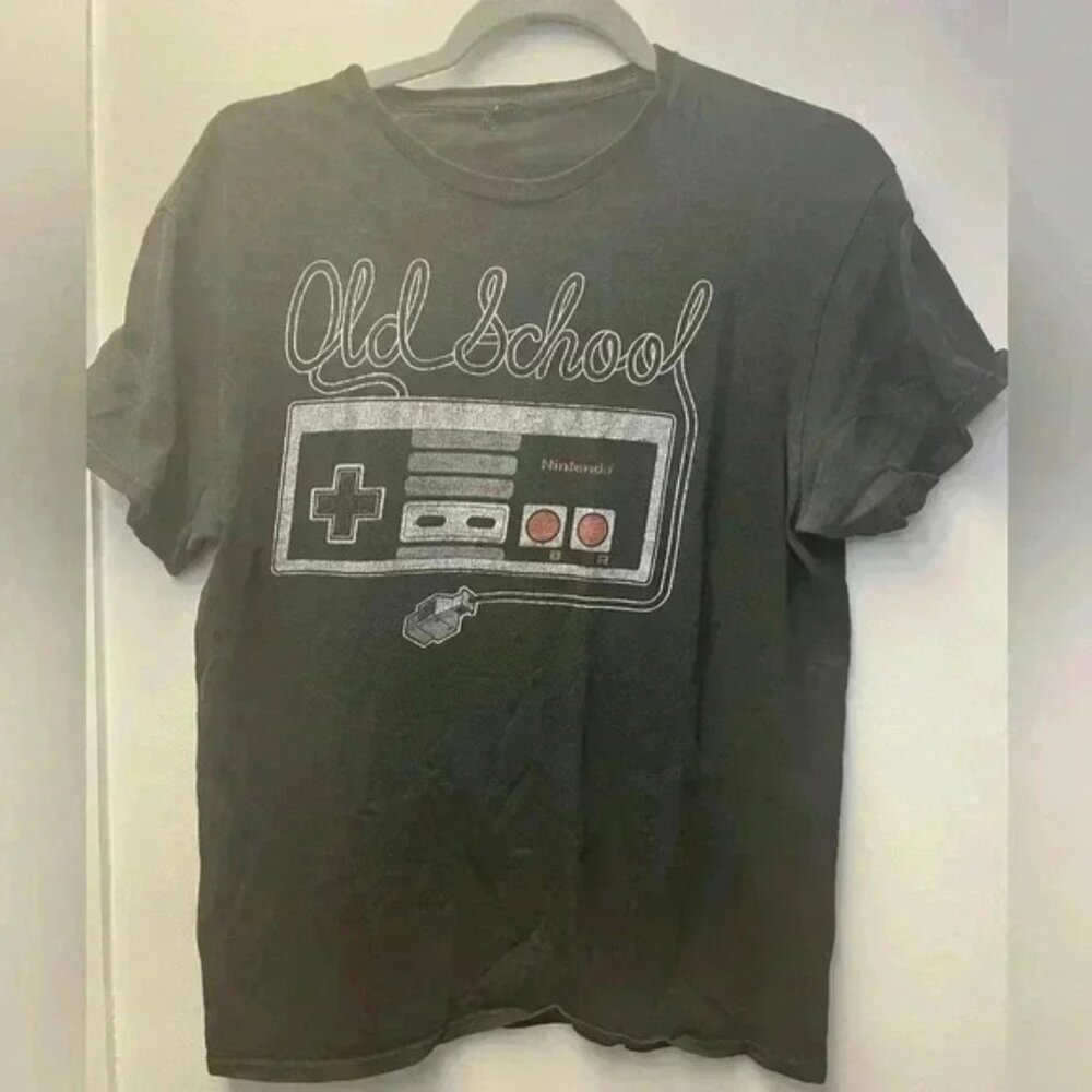 Nintendo controller t shirt size medium
